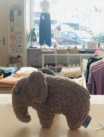 Kuschel-Elefant grau