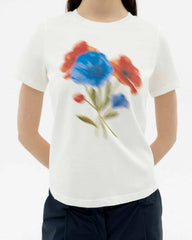 BLANCA BLURRY FLOWER T-Shirt von THINKING MU