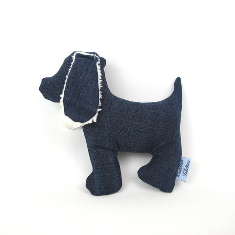 Hund aus recycelten Jeans