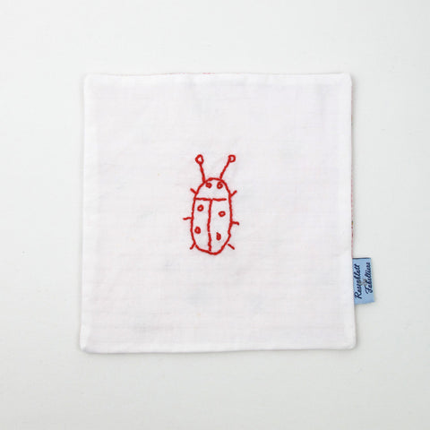 Knistertuch mit Käfer bestickt