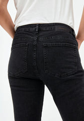 Jeans TILLAA Skinny Fit Mid Waist von ARMEDANGELS true black washed
