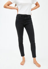 Jeans TILLAA Skinny Fit Mid Waist von ARMEDANGELS true black washed